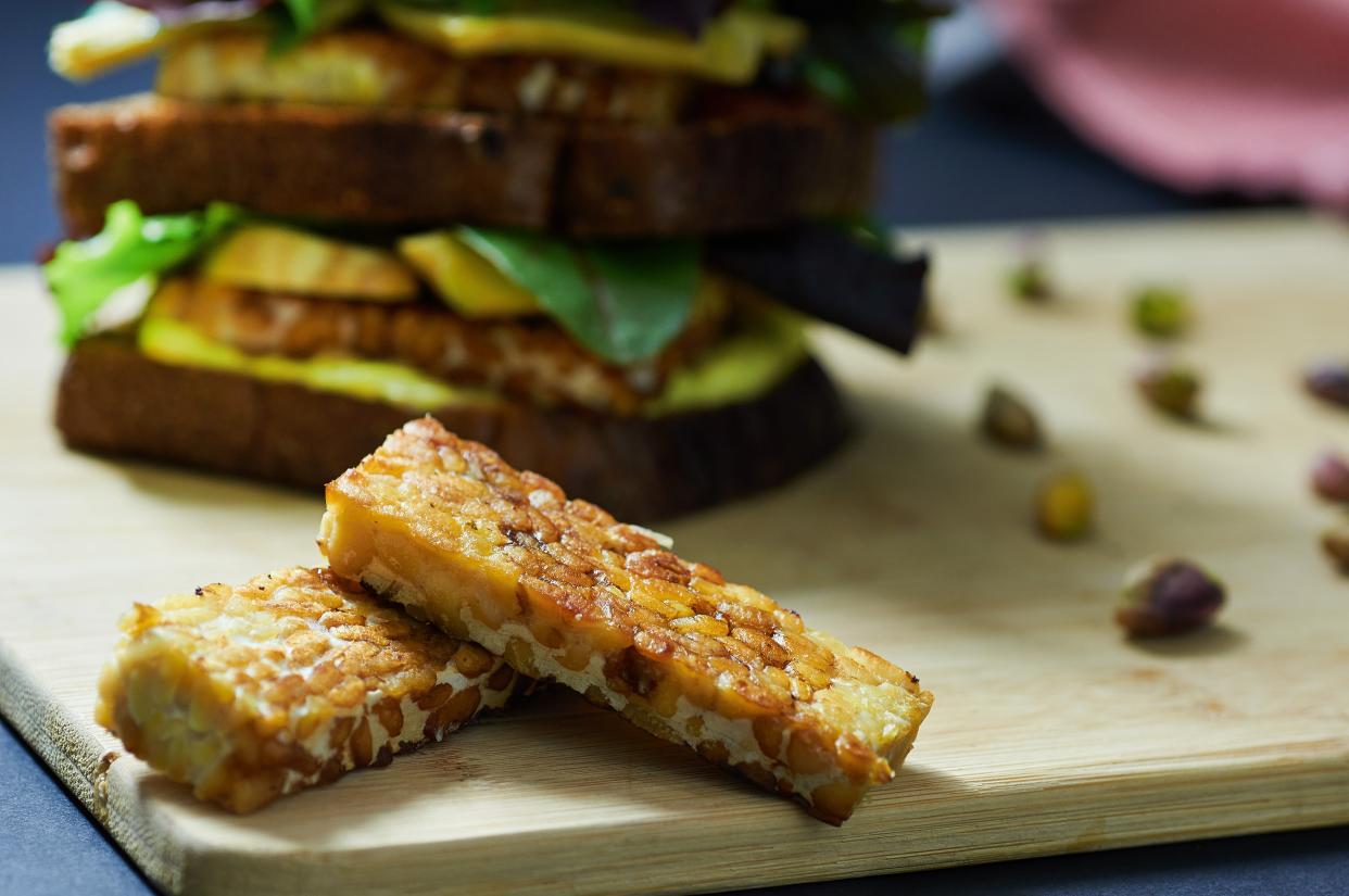 Le tempeh, l'aliment idéal pour lutter contre les risques d'apparition du cancer du sein chez la femme non ménopausée  (Photo : Alessandro Arnaboldi/REDA&CO/Universal Images Group via Getty Images)