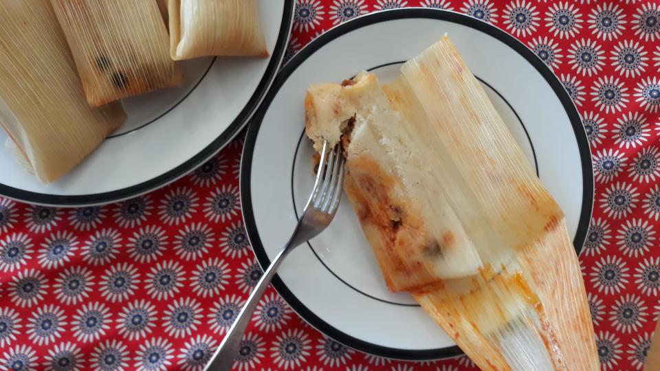 Making tamales de res Soroneses.