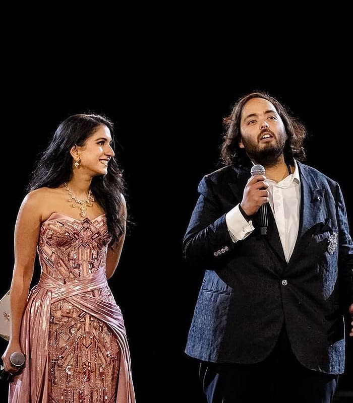 Los novios, Anant Ambani y Radhika Merchant, despedirán a sus invitados con la Hastakshar o 'ceremonia de firma' que tendrá lugar en el Jamanagar Parsi Agyari. (hola.com)