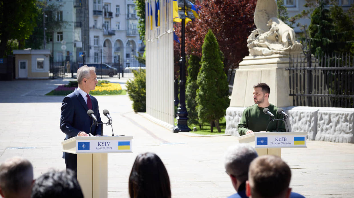 NATO Secretary General Jens Stoltenberg and Ukrainian President Volodymyr Zelenskyy. Photo: Ukraine's President's Office