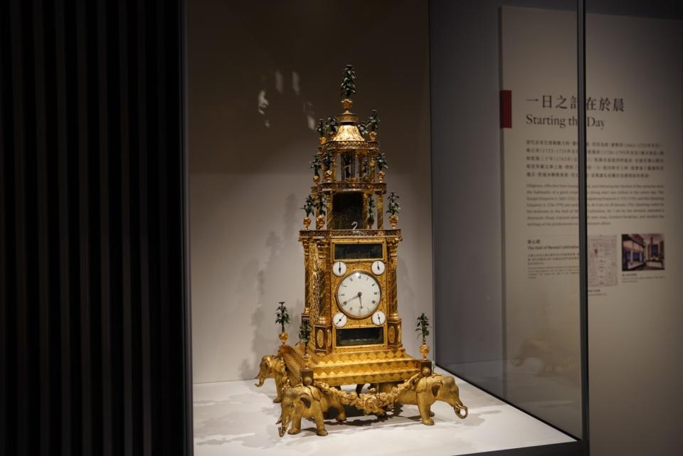 清朝宮廷裡的珍貴器具與文物。