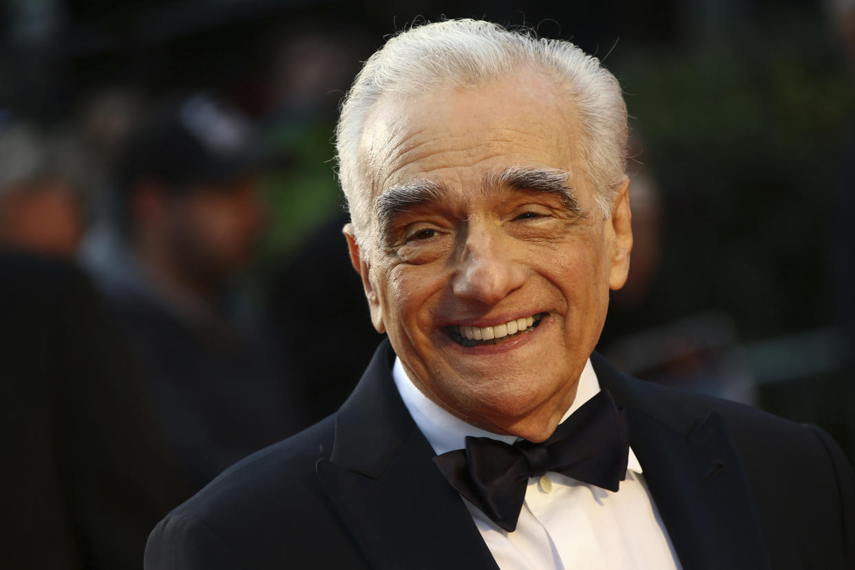 El director Martin Scorsese posa para fotógrafos al llegar a la premiere de su filme "The Irishman" en el Festival de Cine en Londres, el domingo 13 de octubre del 2019 en Londres. (Fotoby Joel C Ryan/Invision/AP)