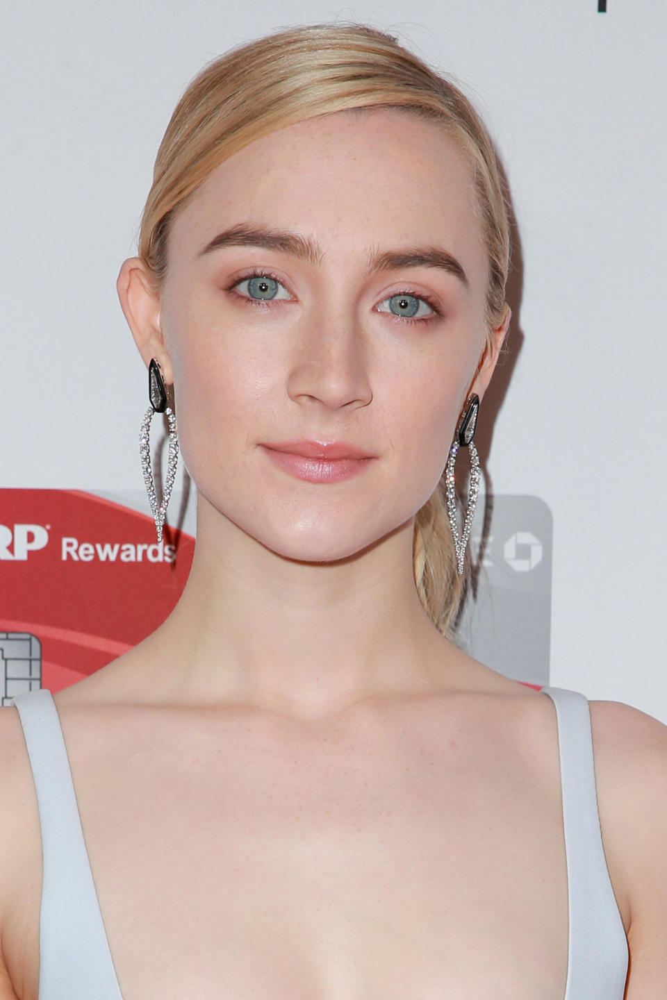 Saoirse Ronan's natural, light smoky eye, created by makeup artist <a href="https://www.instagram.com/p/Be16ZjAh3E9/?hl=en&amp;taken-by=karayoshimotobua" target="_blank">Kara Yoshimoto</a> for the AARP Awards in February 2018, is another&nbsp;great example of this trend done subtly.&nbsp;