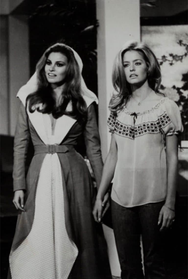 Raquel Welch y Farrah Fawcett en una escena de Myra Breckinridge