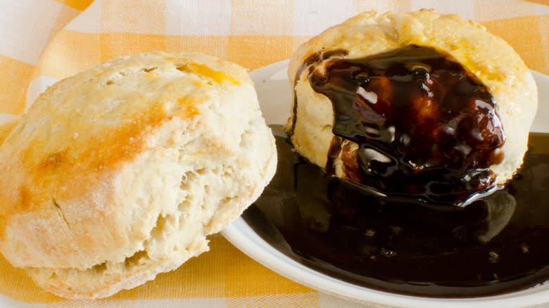 Chocolate gravy and biscuits