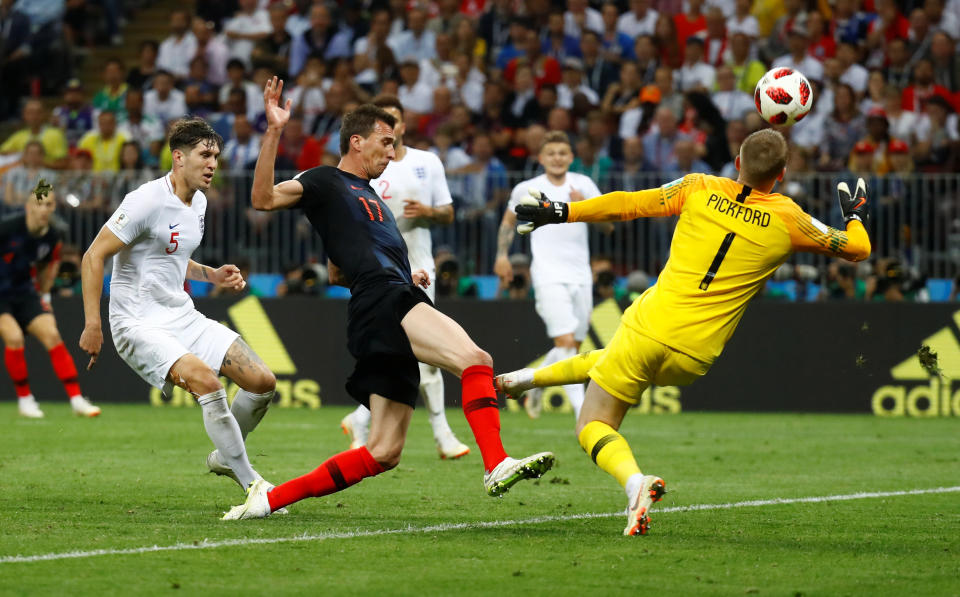 <p>Jordan Pickford saves from Mario Mandzukic to keep the score at 1-1 </p>