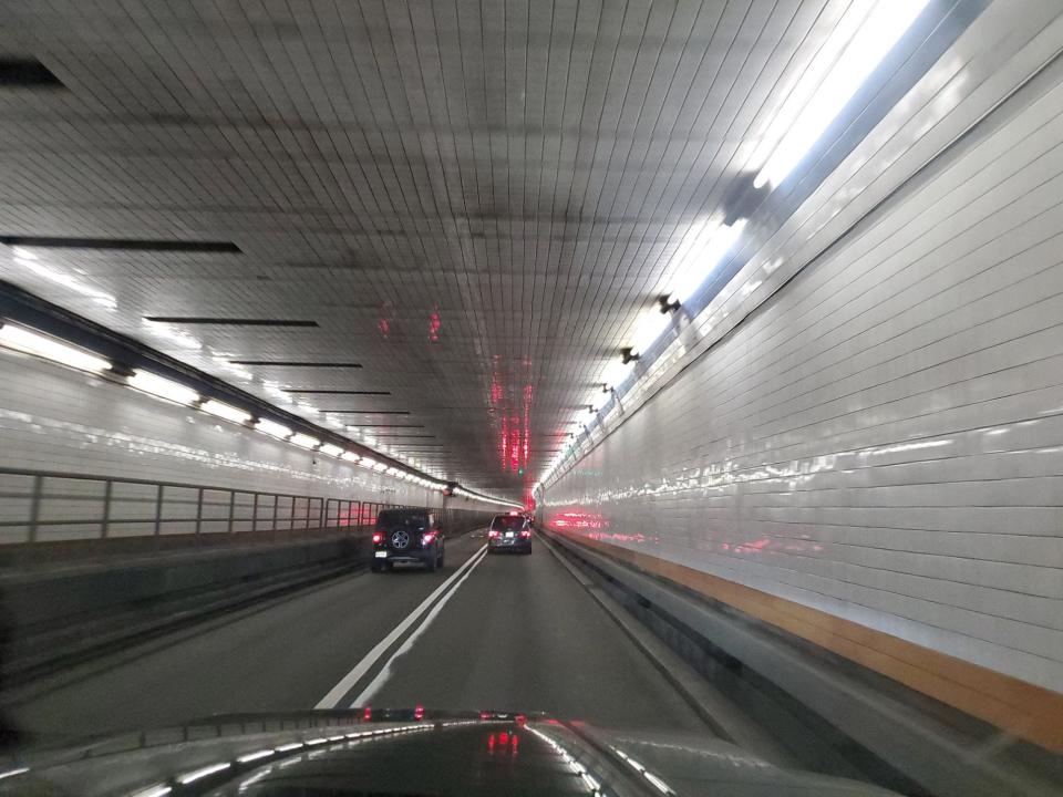 holland tunnel coronavirus driving roads