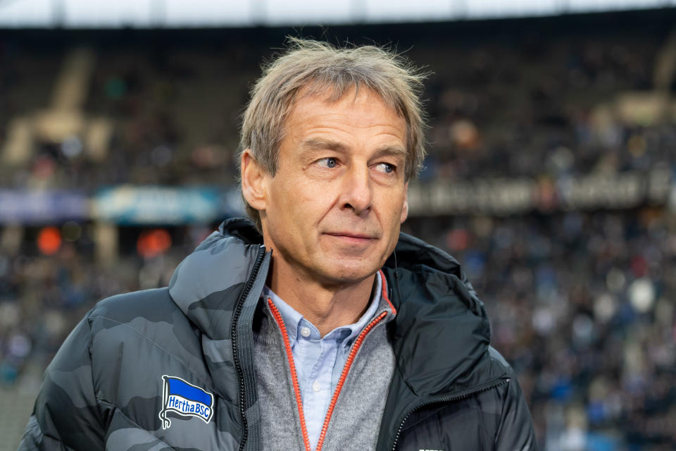 BERLIN, GERMANY - NOVEMBER 30: head coach Juergen Klinsmann of Hertha BSC Berlin looks on during the Bundesliga match between Hertha BSC and Borussia Dortmund at Olympiastadion on November 30, 2019 in Berlin, Germany. (Photo by TF-Images/Getty Images)