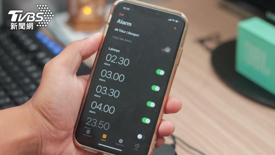 不少網友都有遇到iPhone鬧鐘無法正常運作的狀況。（示意圖／shutterstock達志影像）