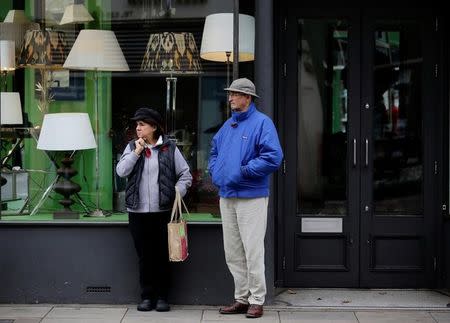 People watch a Remembrance Sunday parade through Fulham in West London, Britain November 8, 2015. REUTERS/Kevin Coombs