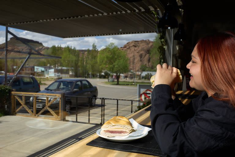 Caso todos los comensales eligen comer mirando la ruta