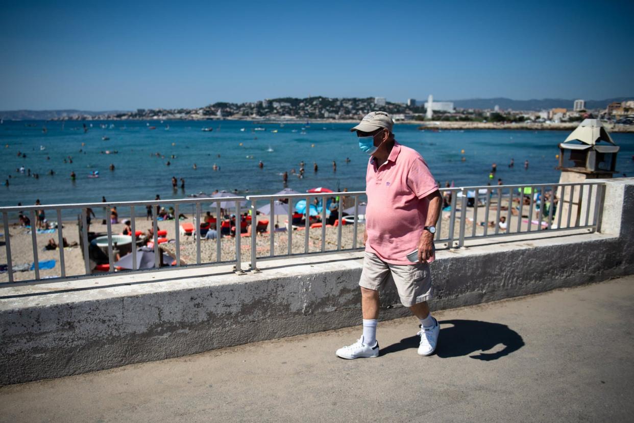 Le port du masque sera obligatoire dans plusieurs zones de la ville. - CLEMENT MAHOUDEAU / AFP