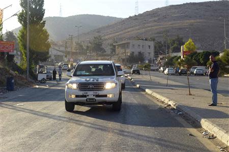 U.N. peacekeeping inspectors leave the Masnaa border crossing between Lebanon and Syria, August 31, 2013. REUTERS/Hassan Abdallah