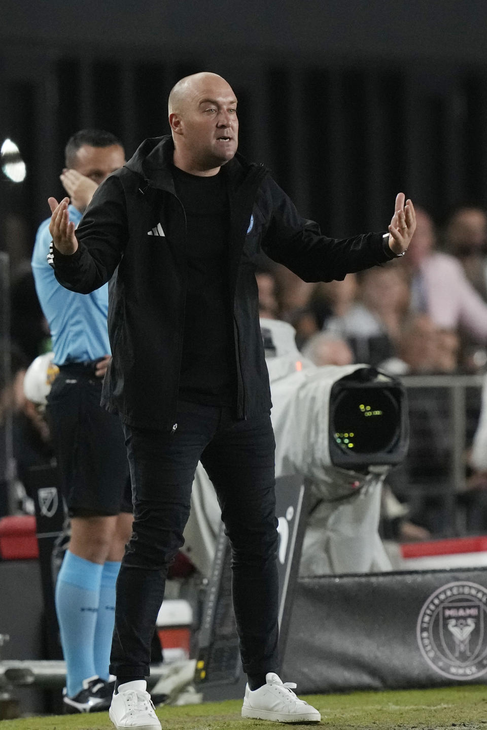 New York City head coach Nick Cushing gestures during the first half of an MLS soccer match against the Inter Miami, Saturday, Sept. 30, 2023, in Fort Lauderdale, Fla. (AP Photo/Marta Lavandier)