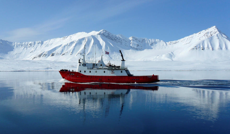 Se prevé que la temperatura promedio en Longyearbyen aumente entre 7°C y 10°C, y la lluvia entre 40% y 65%, para finales de siglo, dependiendo del nivel de emisiones de carbono globales.. (Foto: REUTERS/Balazs Koranyi)