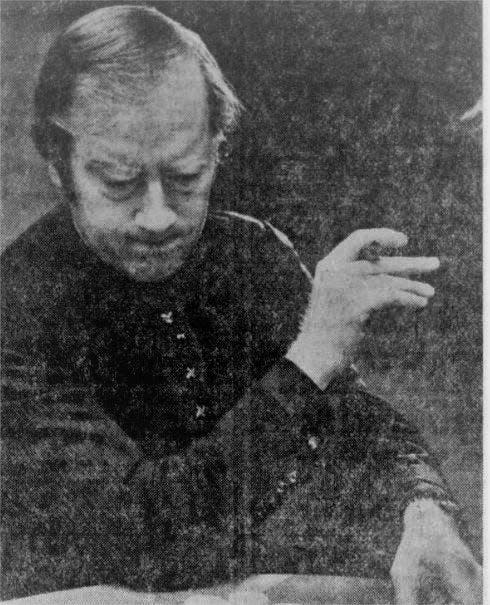 Frank Weaver Jr. reacts to a hand of cards while rehearsing for a Goodyear Community Theater production of "The Odd Couple" in this February 1979 photo in the Akron Beacon Journal.