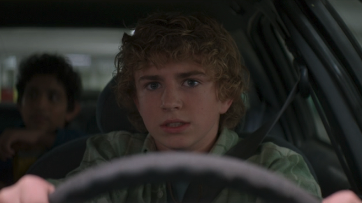  Walker Scobell driving taxi in Percy Jackson episode 6. 