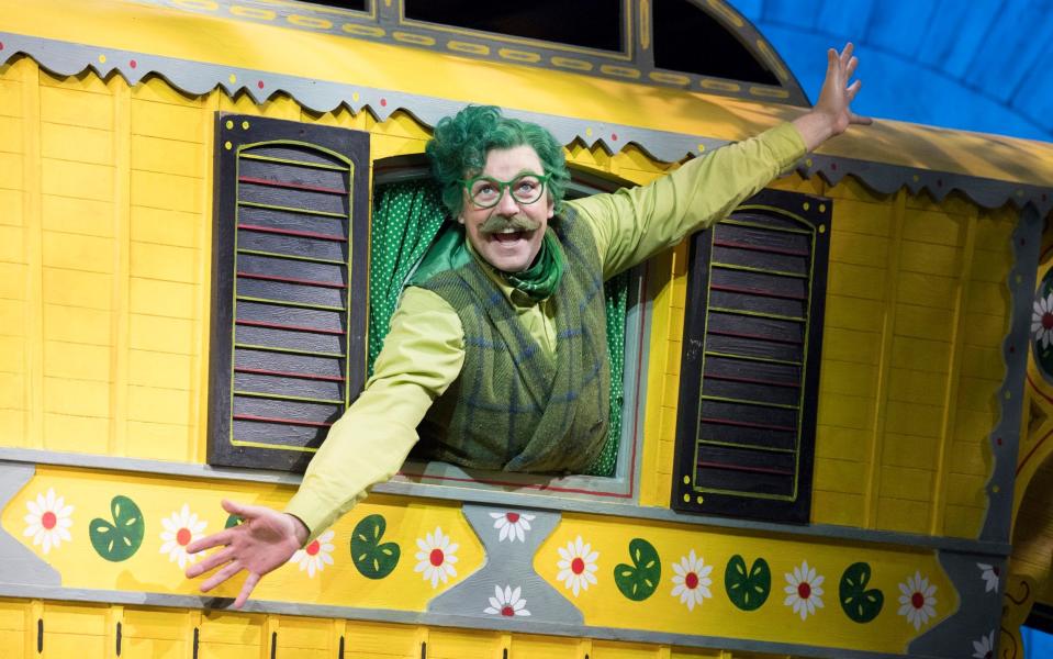 Rufus Hound in Wind in the Willows at the London Palladium - amx