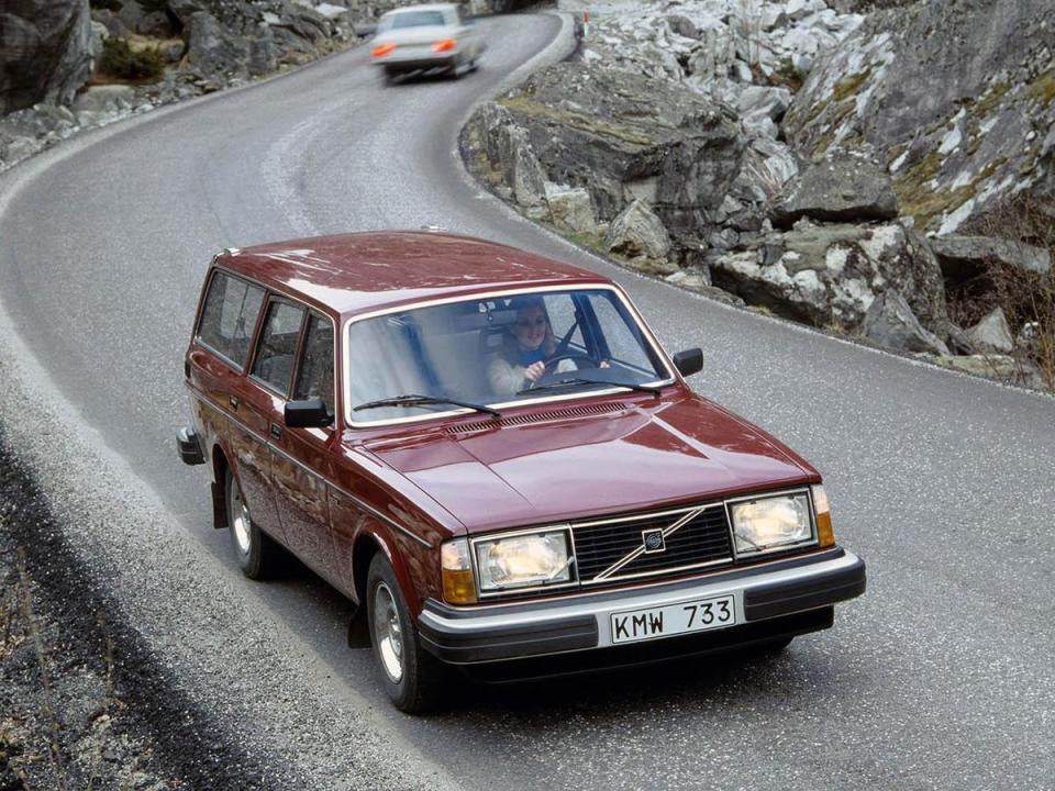 VOLVO 245