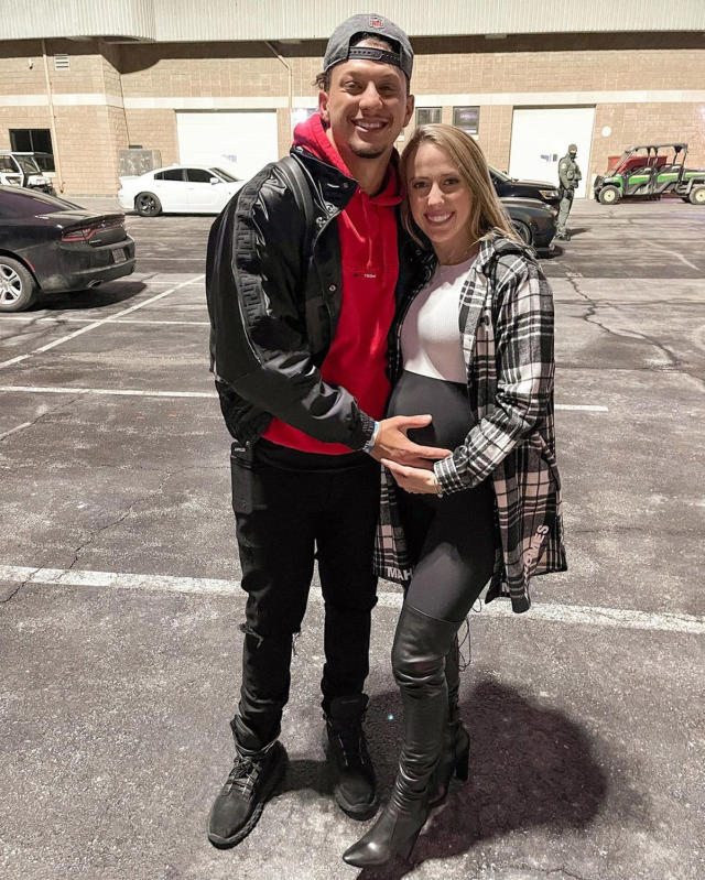 Patrick Mahomes PROPOSES to girlfriend Brittany Matthews moments after own  Super Bowl ring ceremony