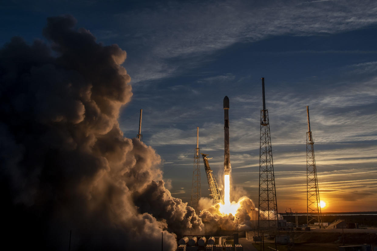  A SpaceX Falcon 9 rocket launches 21 Starlink "V2 mini" satellites from Cape Canaveral Space Force Station in Florida on Feb. 27, 2023. 