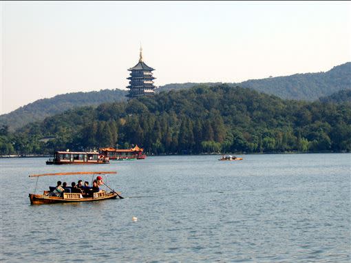 杭州西湖雷峰塔前後對照。（圖／翻攝自百度百科）