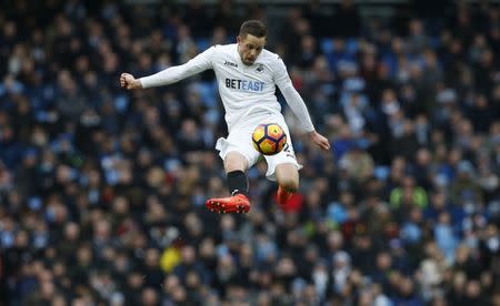 Britain Soccer Football - Manchester City v Swansea City - Premier League - Etihad Stadium - 5/2/17 Swansea City's Gylfi Sigurdsson in action Reuters / Andrew Yates Livepic