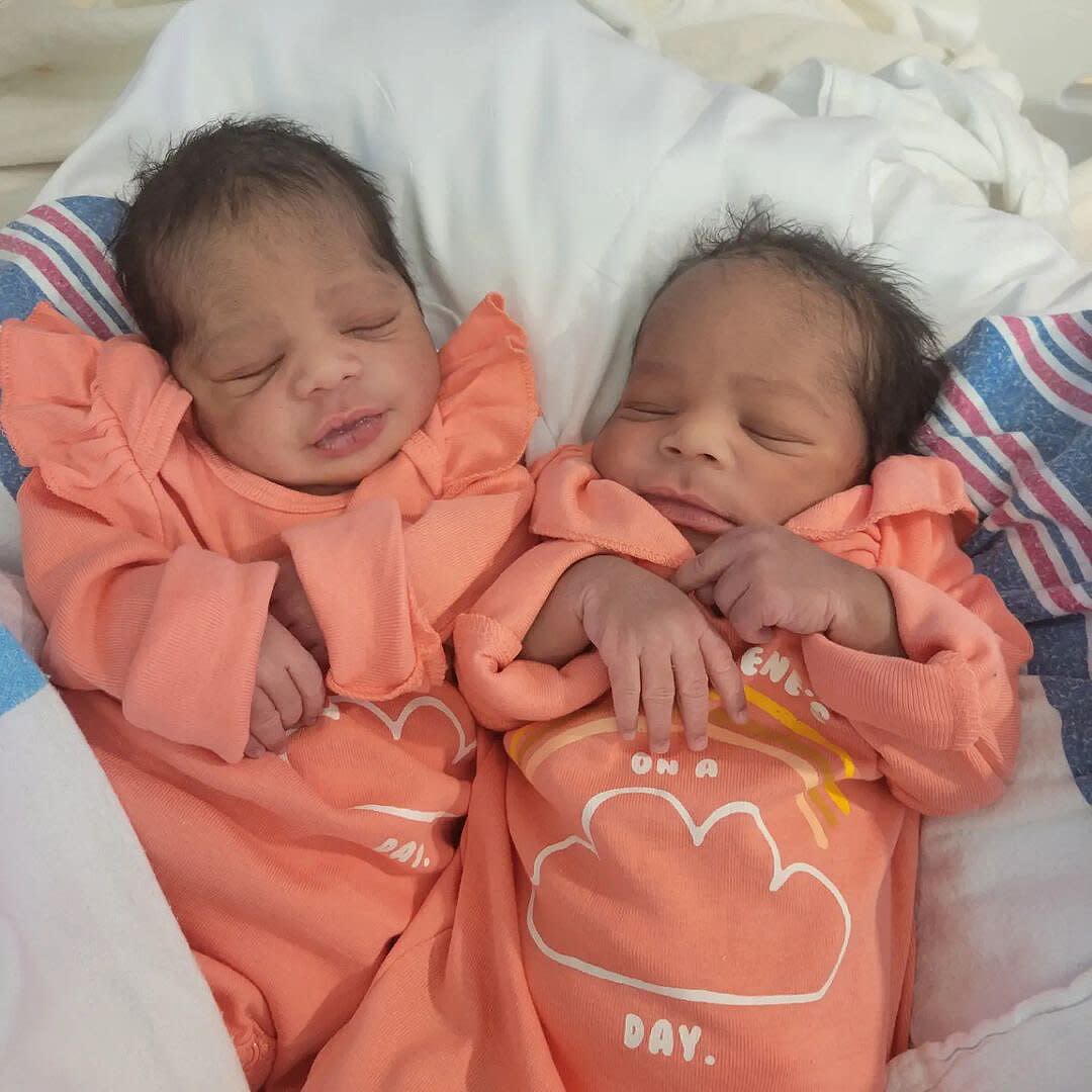 New York Mom of 8 Welcomes 3rd Set of Twins