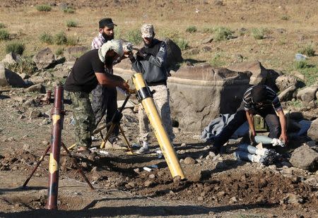 Rebel fighters prepare to fire mortar shells towards forces loyal to Syria's President Bashar al-Assad in Quneitra province, bordering the Israeli-occupied Golan Heights, Syria June 24, 2017. REUTERS/Alaa Al-Faqir