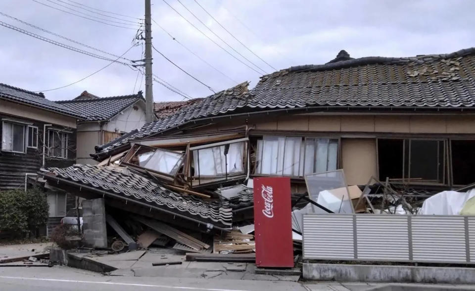 <strong>日本強震造成多處房屋毀損。（圖／美聯社）</strong>