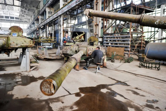 Ukrainian mechanics working on the turret of a T-80 tank in Kharkiv