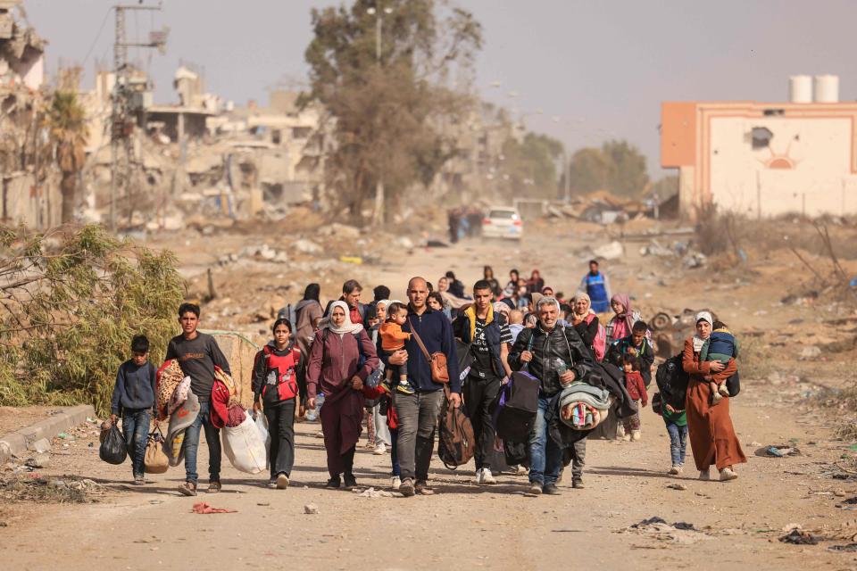 Palestinians fleeing the north walk along the Salaheddine road in the Zeitoun district on the southern outskirts of Gaza City on November 26, 2023.