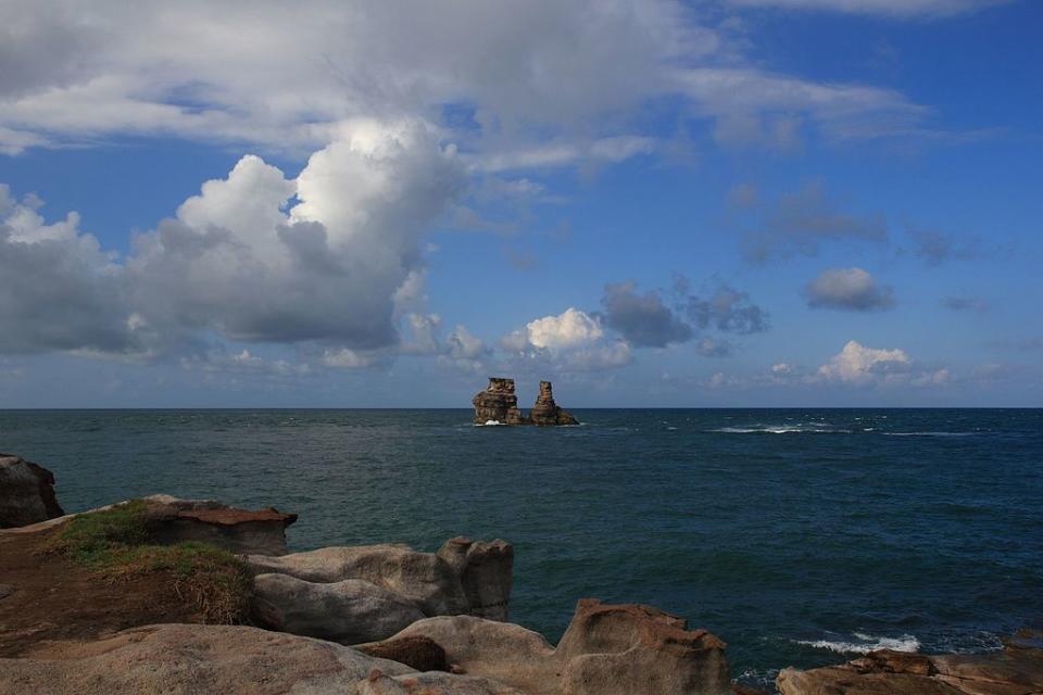 神秘海岸 (Photo by Liu Dyson, License: CC BY 3.0, 圖片來源web.archive.org/web/20161030050751/http://www.panoramio.com/photo/98288609)