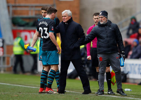 Soccer Football - FA Cup Quarter Final - Wigan Athletic vs Southampton - DW Stadium, Wigan, Britain - March 18, 2018 Southampton manager Mark Hughes speaks with Pierre-Emile Hojbjerg REUTERS/Phil Noble