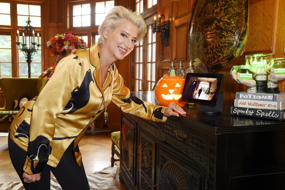 Dorinda Medley Asks Alexa to Show her Who`s at Her Front Door Through Her Ring