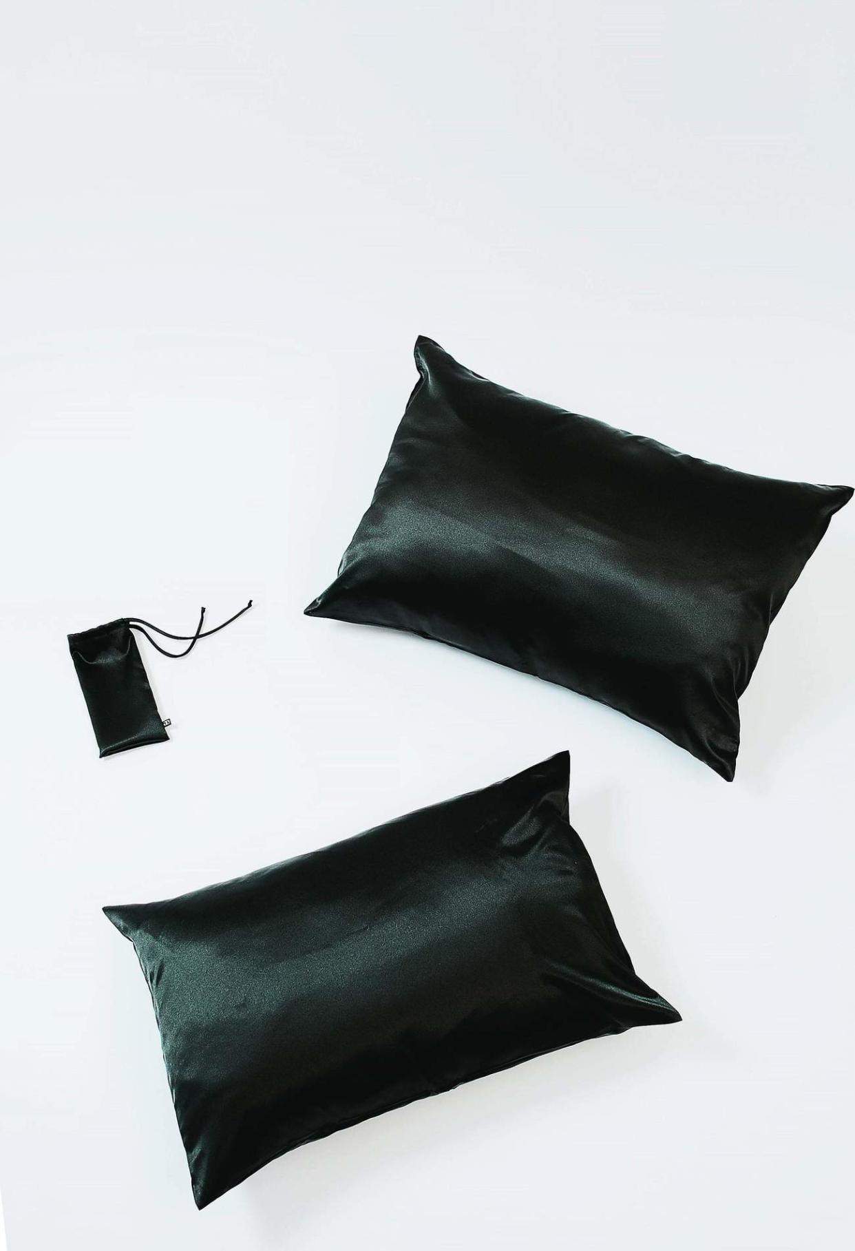 <p><a href="https://www.graceeleyae.com/collections/pillowcases/products/black-silk-pillowcase?variant=28262672957545" rel="nofollow noopener" target="_blank" data-ylk="slk:Shop Now;elm:context_link;itc:0;sec:content-canvas" class="link rapid-noclick-resp">Shop Now</a></p><p>Black Silk Pillowcase</p><p>graceeleyae.com</p><p>$47.60</p><span class="copyright">Grace Eleyae</span>