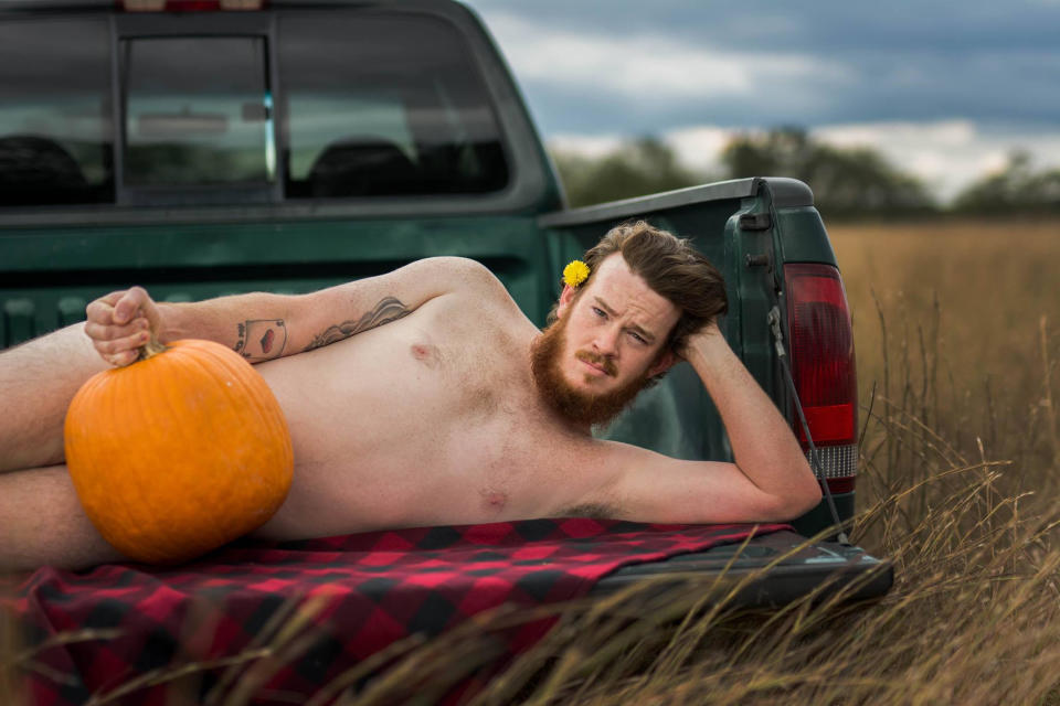 One couple is celebrating fall with this pumpkin-themed ‘dudeoir’ photoshoot