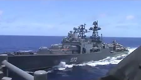 Russian naval destroyer Udaloy makes a maneuver against the USS Chancellorsville