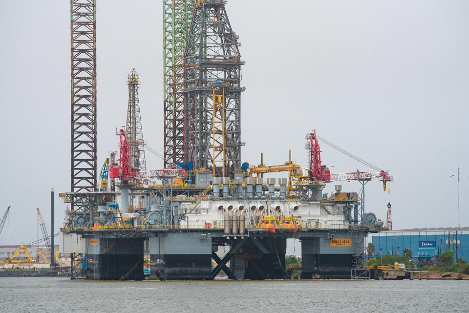 ENSCO offshore oil rig like the one SpaceX is converting