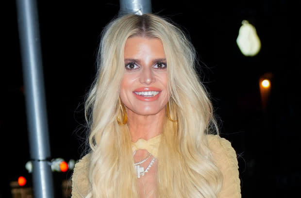 Jessica Simpson unrecognisable in neon bikini after seven stone