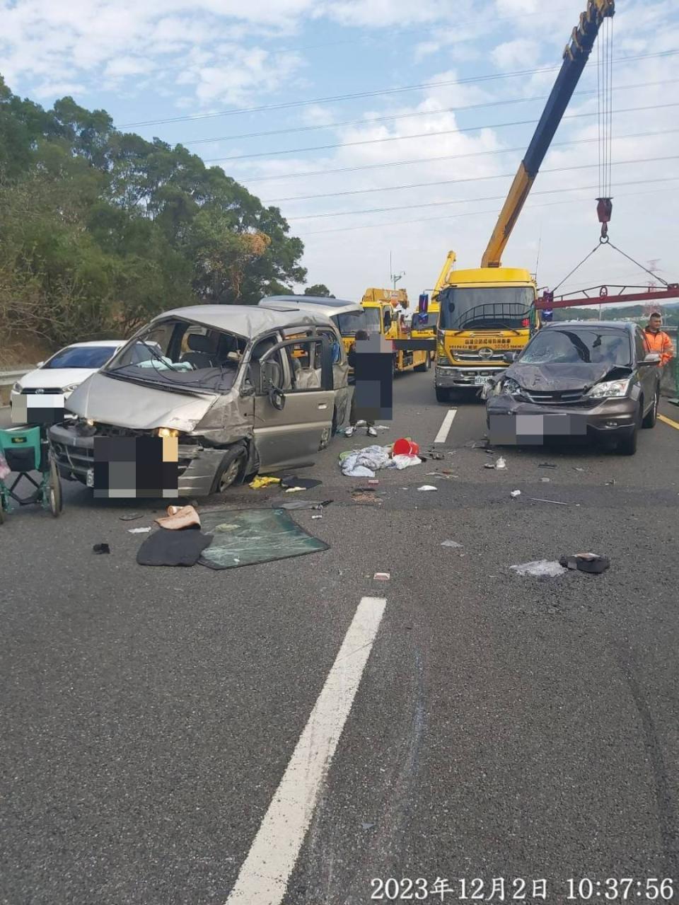 廂型車車上1死 3人受傷。民眾提供