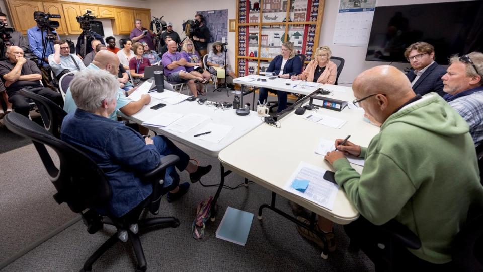 The Goodhue council convenes for a special meeting to address the police department in Goodhue, Minnesota (© 2023 Carlos Gonzalez / Star Tribune)
