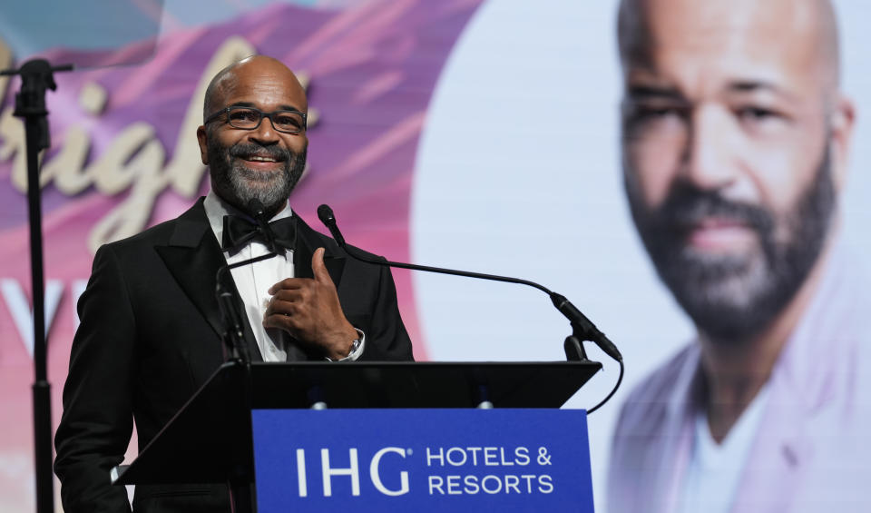 Jeffrey Wright recibe el premio al mérito por "American Fiction" en la 35a edición anual del Festival de Internacional de Cine de Palm Springs el 4 de enero de 2024, en Palm Springs, California. (Foto AP/Chris Pizzello)