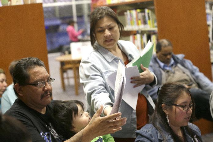 Los hispanos aprecian de modo importante los servicios de las bibliotecas públicas. (AP)