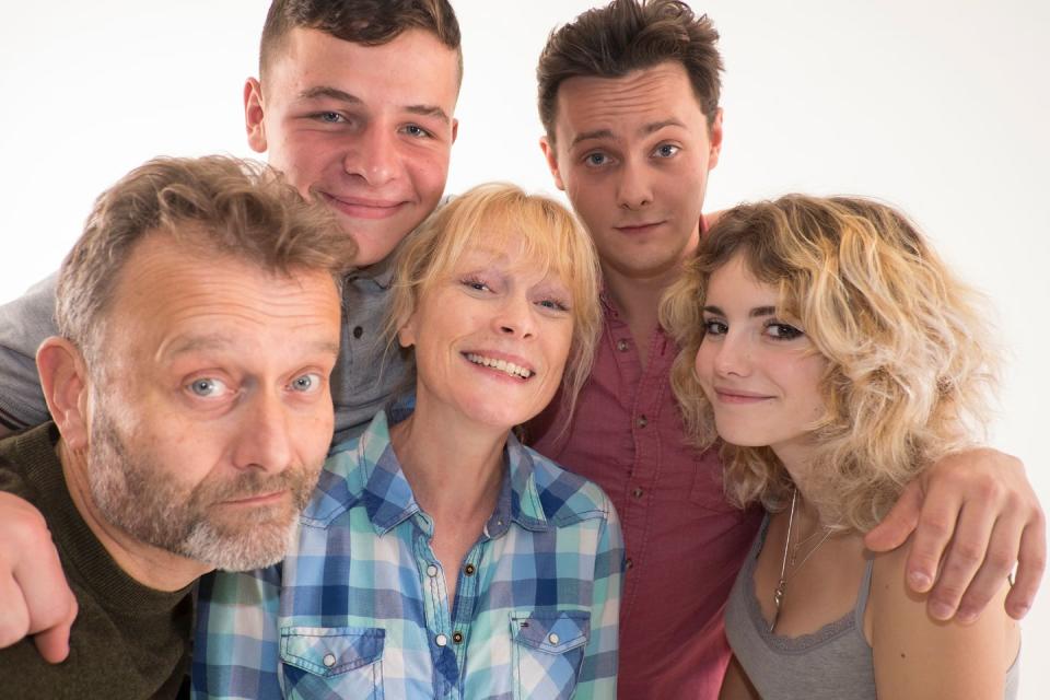 hugh dennis, claire skinner, daniel roche, tyger drew honey, ramona marquez, outnumbered