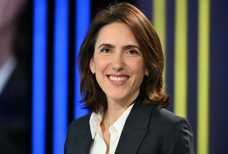 L'eurodéputée Valérie Hayer, tête de liste de la majorité aux européennes, pose dans les studios de la chaîne d'information BFMTV à Paris, le 2 mai 2024 (Miguel MEDINA)