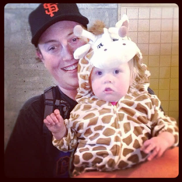 "The littlest Brandon Belt fan" - #awww #giraffe #worldseries #giants (via <a href="https://twitter.com/KevinKaduk" rel="nofollow noopener" target="_blank" data-ylk="slk:@KevinKaduk;elm:context_link;itc:0;sec:content-canvas" class="link ">@KevinKaduk</a>)