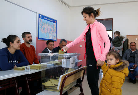 A woman casts her ballot at a polling station during the municipal elections in Istanbul, Turkey, March 31, 2019. REUTERS/Kemal Aslan