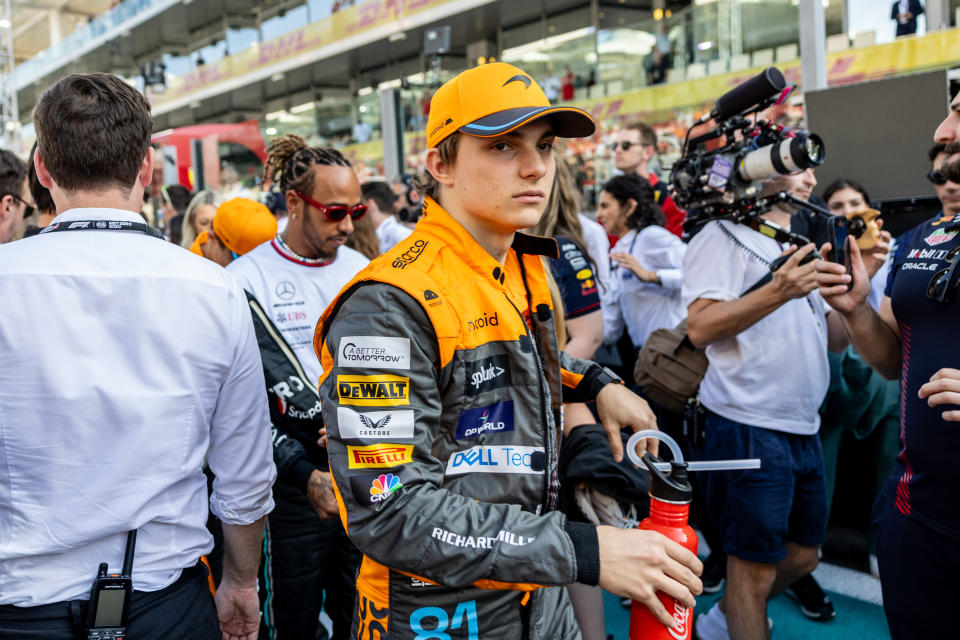 ABU DHABI, UNITED ARAB EMIRATES - NOVEMBER 26: Oscar Piastri (C) of McLaren prepares ahead of the F1 Grand Prix of Abu Dhabi at the Yas Marina Circuit in Abu Dhabi, United Arab Emirates on November 26, 2023. (Photo by Mohammed Zarandah/Anadolu via Getty Images)