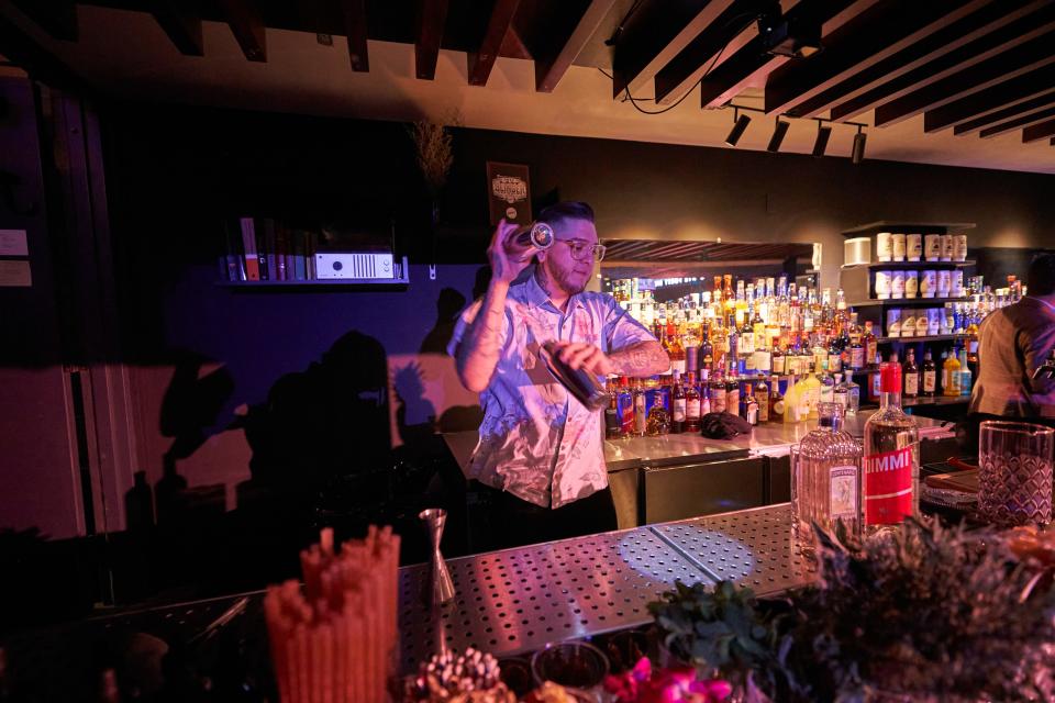 Feb. 21, 2022; Phoenix, Arizona, USA; Miguel Mora of Martina shakes the ingredients for a cocktail during the Last Slinger Standing competition at The Churchill. Mandatory Credit: Alex Gould - The Republic